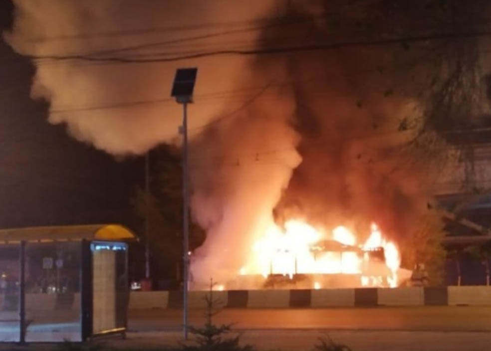 В Ростове-на-Дону загорелся автобус с пассажирами