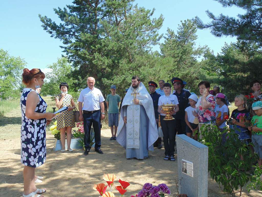 В слободе Терновая Ольхово-Рогского сельского поселения состоялось торжественное открытие памятника воинам погибшим в годы Великой Отечественной войны