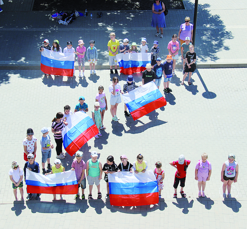 В Миллерово прошел митинг в поддержку российских военнослужащих