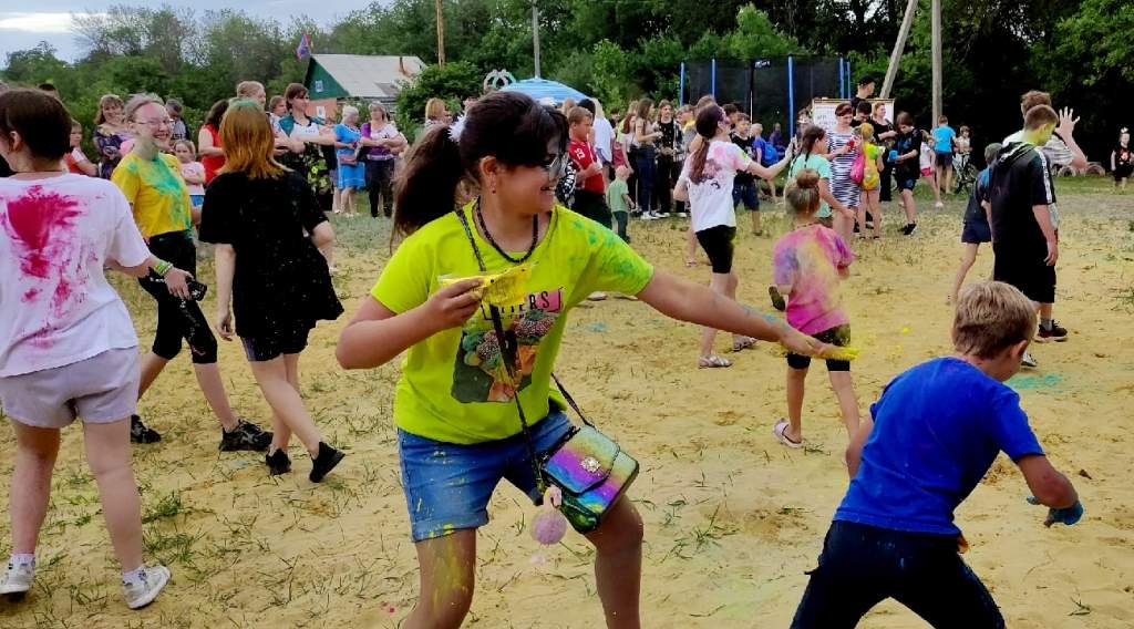 Фестиваль красок, игры, дискотека: в Миллерово прошел день молодежи