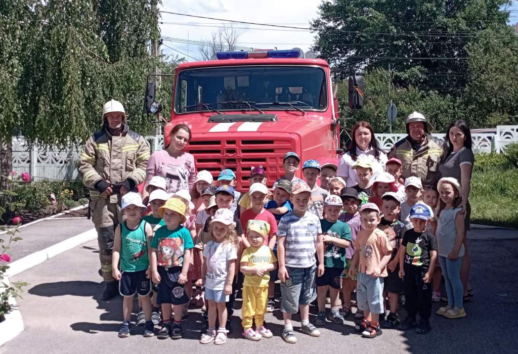 В миллеровском детском саду №9 детей познакомили с профессией пожарного