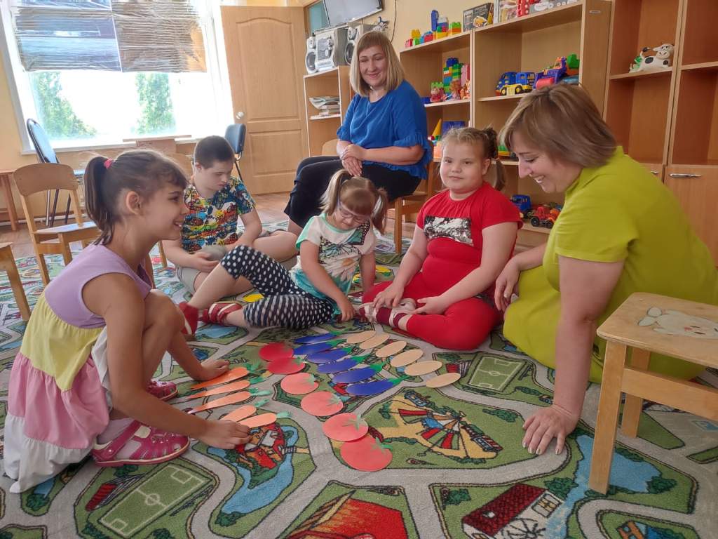 ДК Миллеровского района провел развлекательную игру для детей с ограниченными возможностями здоровья