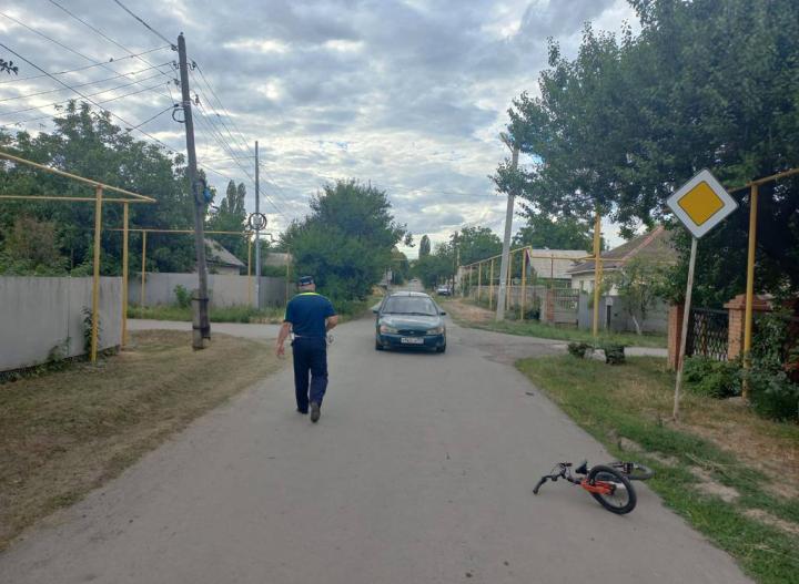 На Дону иномарка сбила 4-летнего ребенка на велосипеде