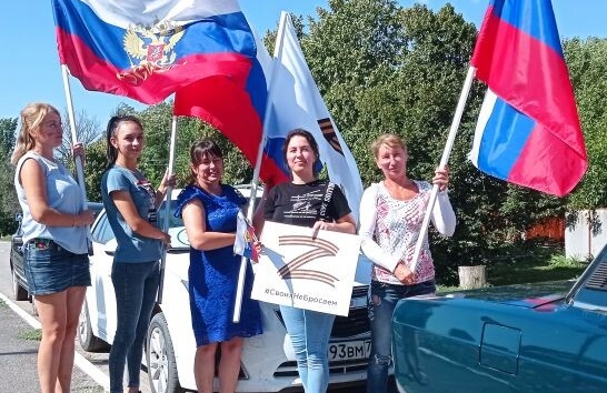 В День флага в Титовском сельском поселении прошел специальный автопробег