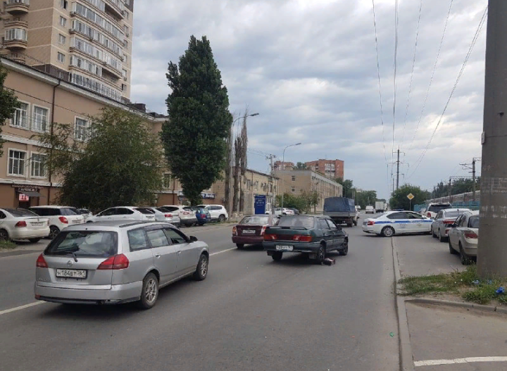 В Ростове легковушка сбила женщину