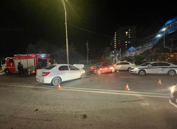 Массовое ДТП: в Ростове столкнулись четыре автомобиля