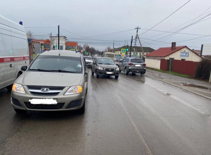 В Миллерово на улице Российской подросток попал под машину