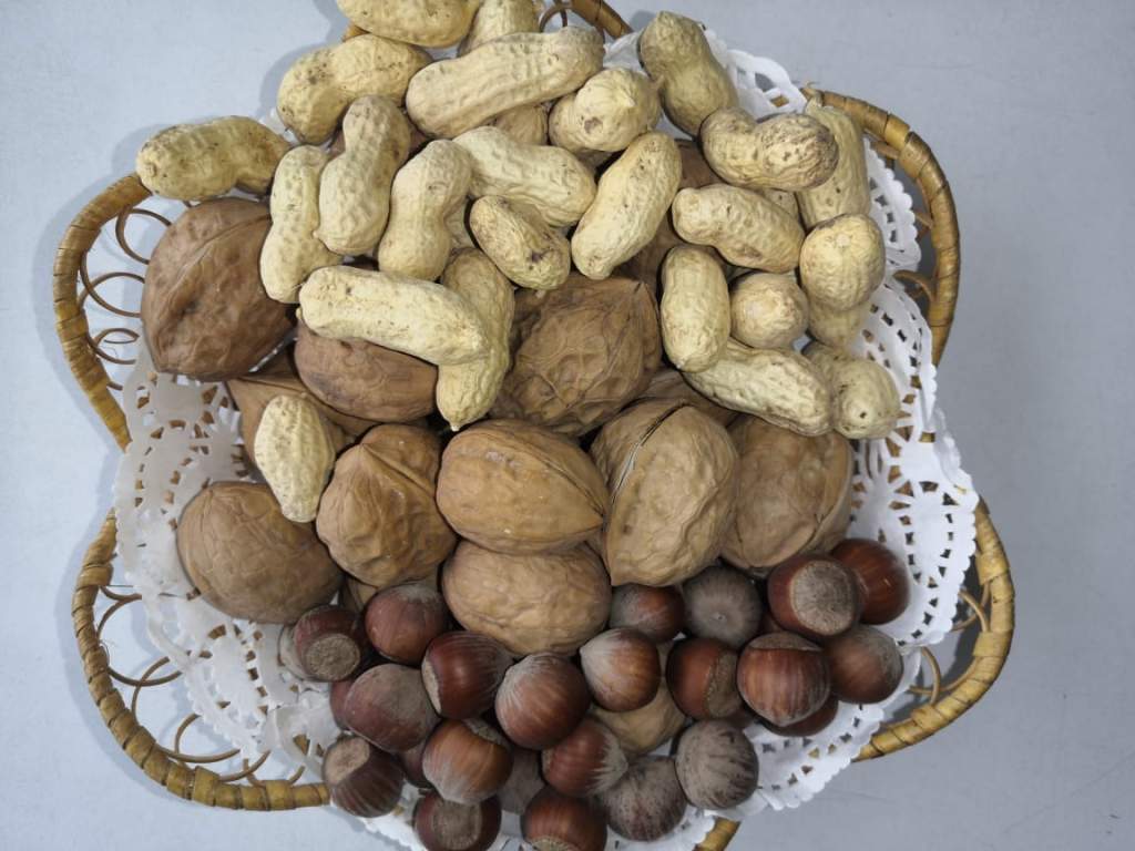 Накормите недовольного мужа орешками: приметы на 25 ноября