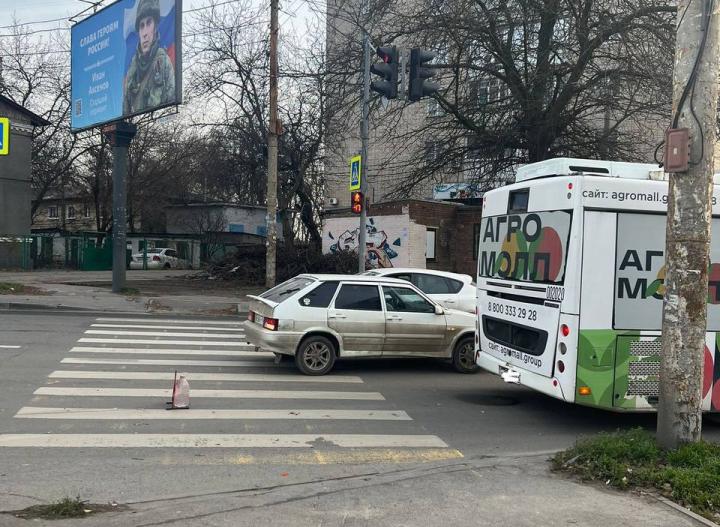 В Ростове автобус сбил 16-летнего подростка