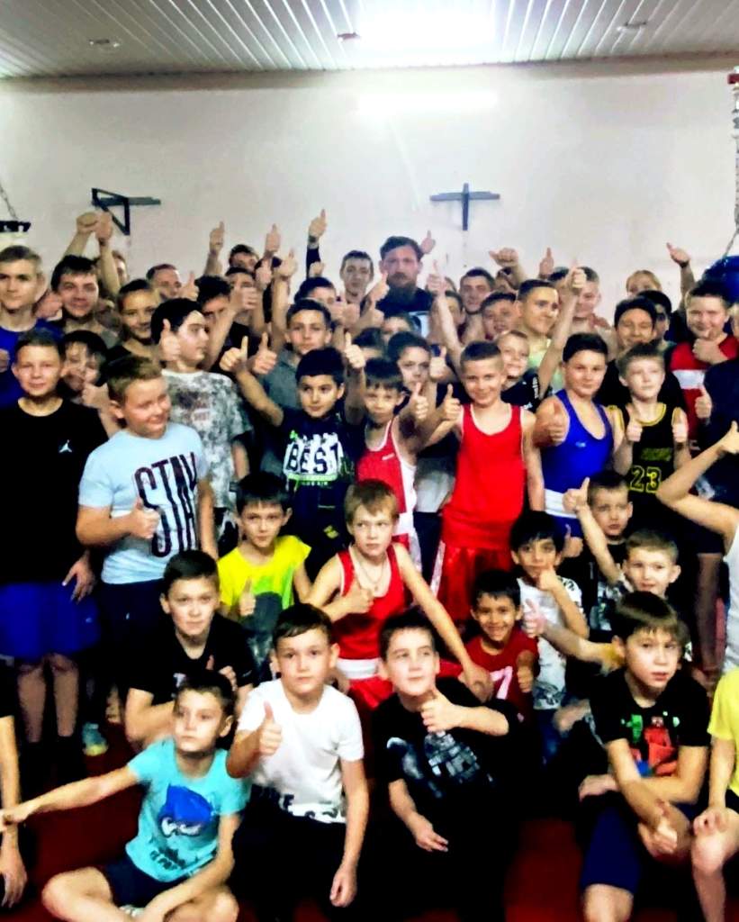 В Миллерово состоялся благотворительный мастер-класс от боксёра мирового уровня Дмитрия Кудряшова