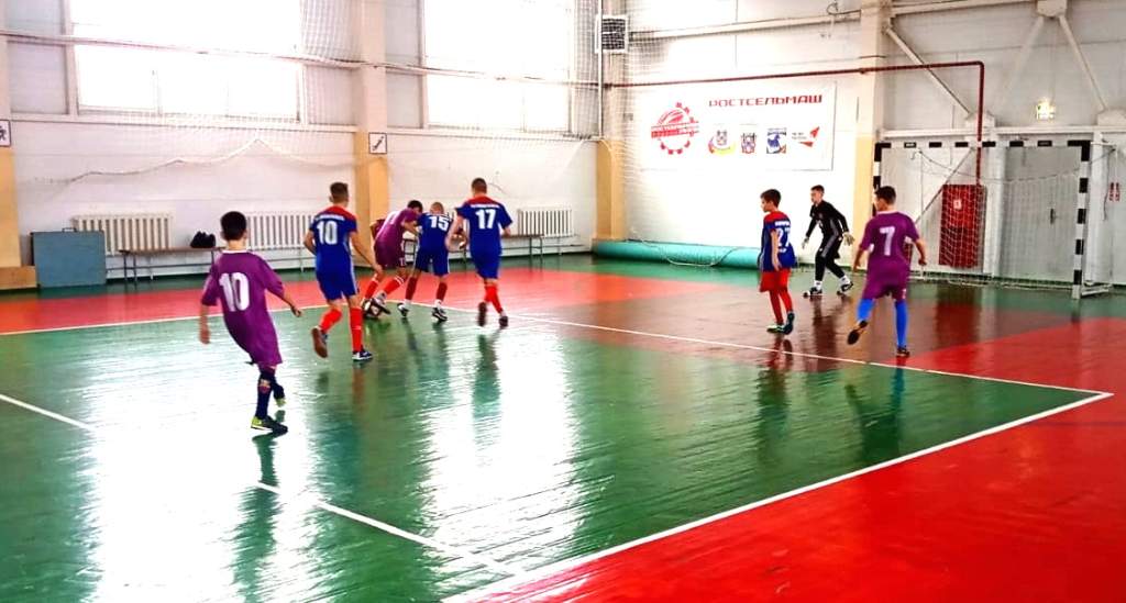 В Миллерово прошел зональный этап областных соревнований по мини-футболу