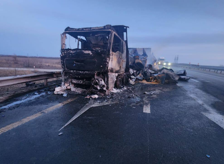 На трассе М-4 «Дон» дотла сгорел грузовик