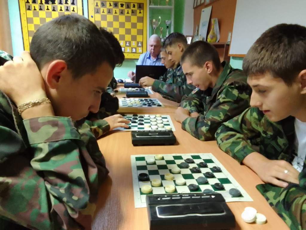 В Миллеровском казачьем техникуме прошел турнир по русским шашкам, посвященный Дню знаний