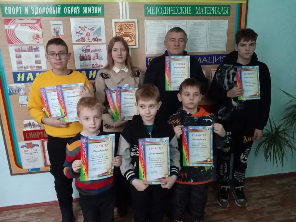 День Конституции: в Миллерово прошли турниры по шахматам и русским шашкам