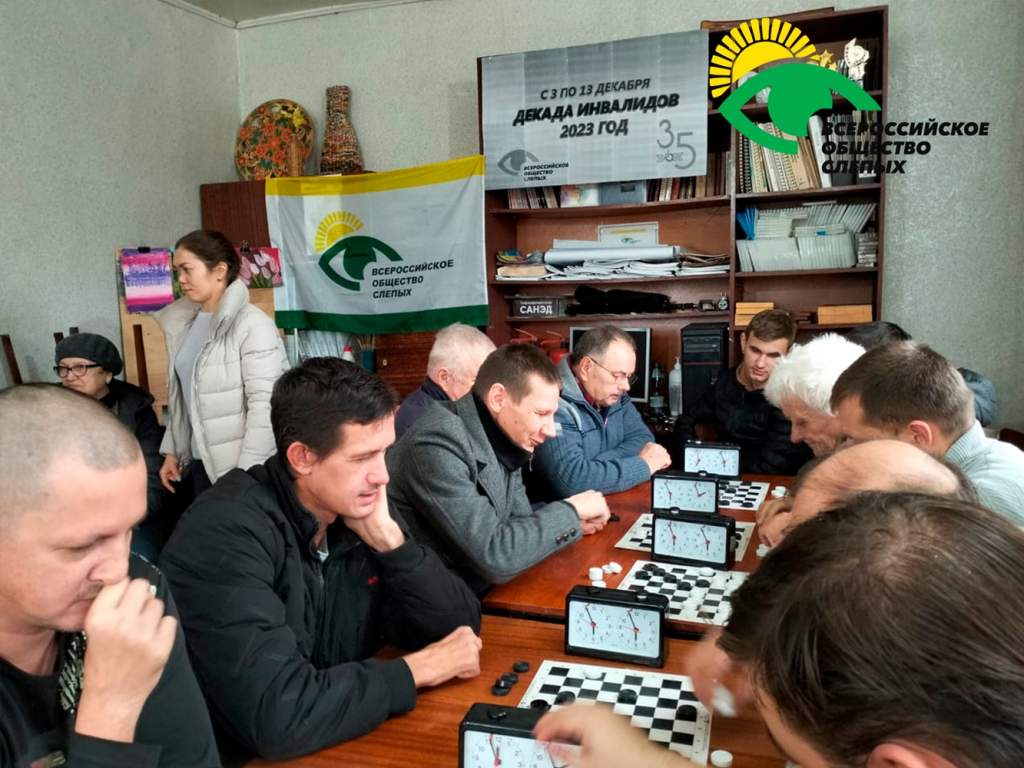 В Миллерово для людей с ОВЗ прошли новогодние соревнования по шашкам и дартсу
