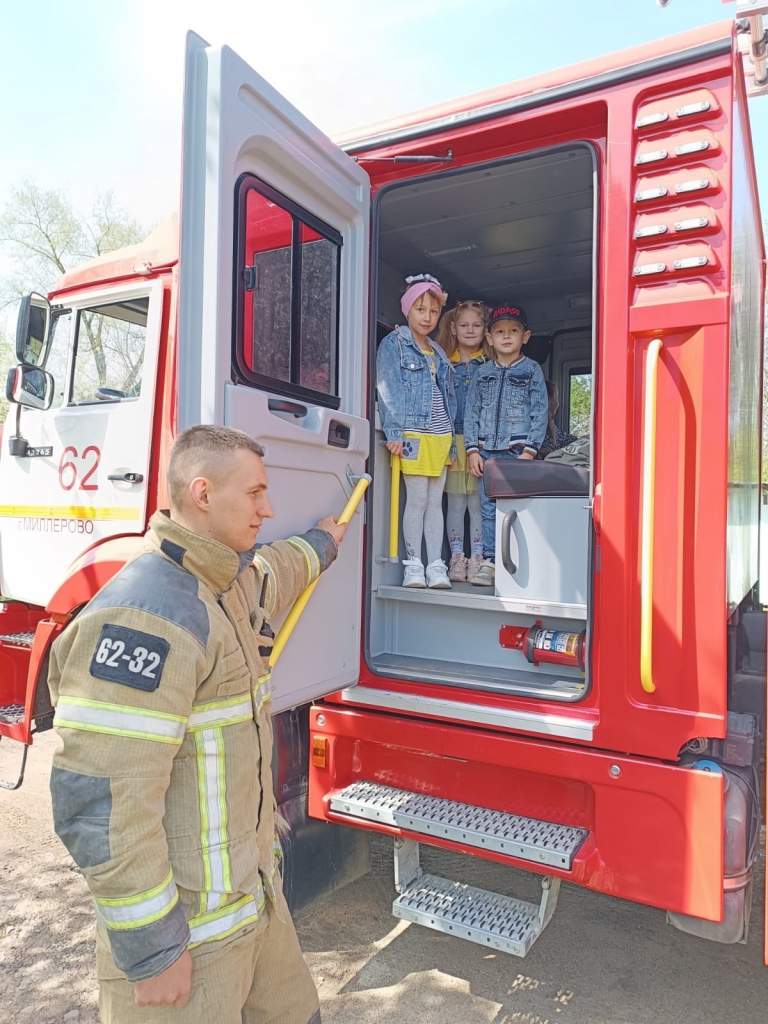 В Миллерово у воспитанников детского сада №1 в гостях побывали пожарные -  Наш край